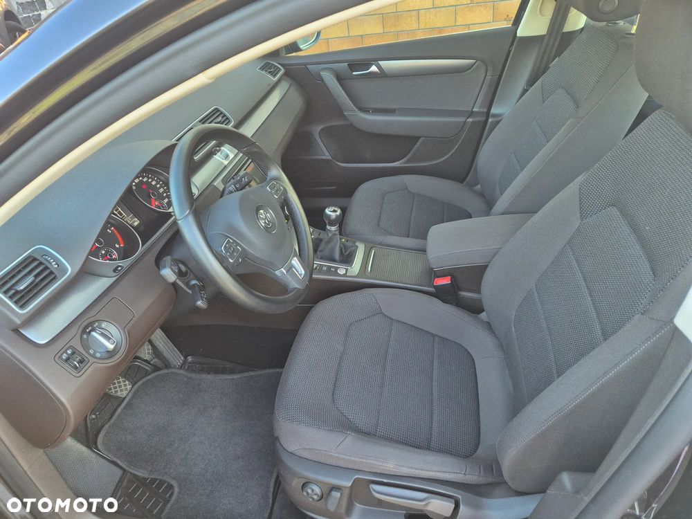 Volkswagen Passat 2.0 TDI Comfortline - 10