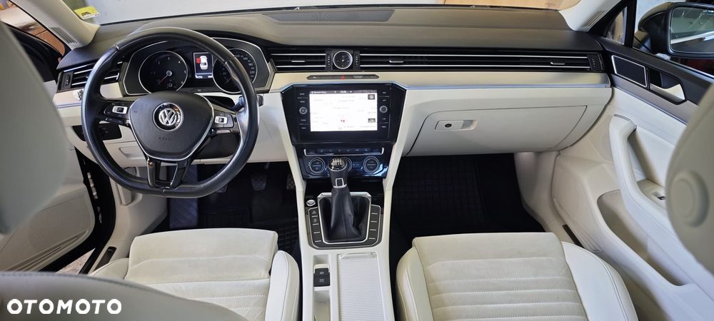 Volkswagen Passat 2.0 TDI SCR Highline - 11