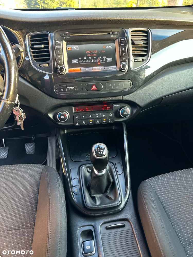 Kia Carens - 15