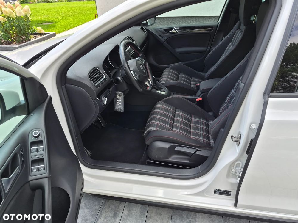 Volkswagen Golf 2.0 GTI DSG - 13