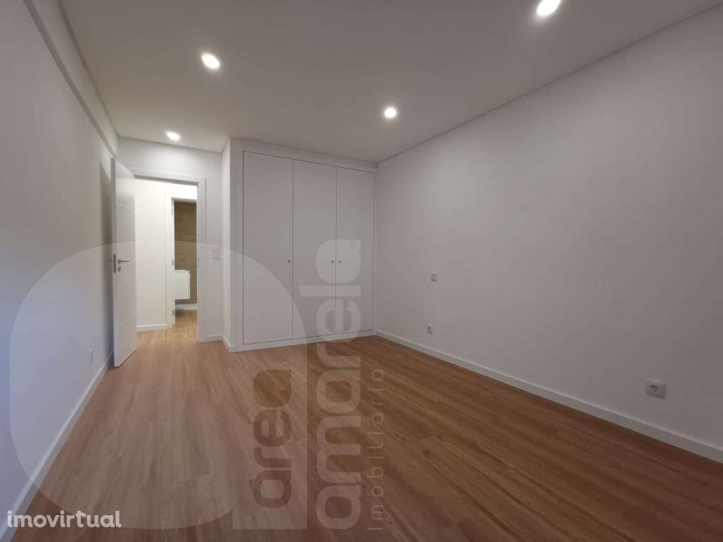 Apartamento T3 totalmente remodelado no centro Laranjeiro - Grande imagem: 3/9