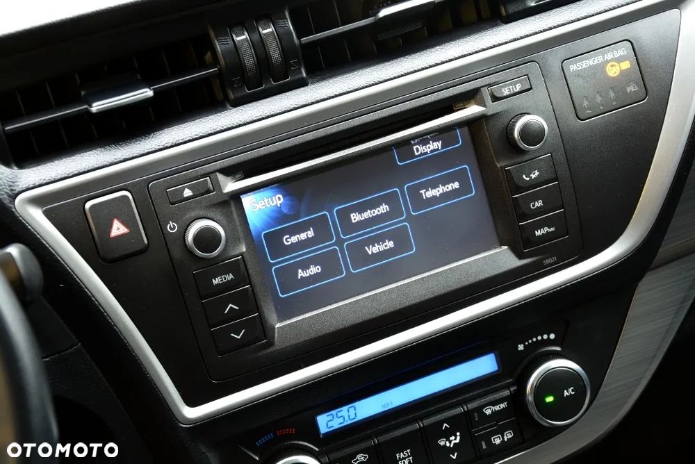 Toyota Auris 1.6 Premium Comfort - 11