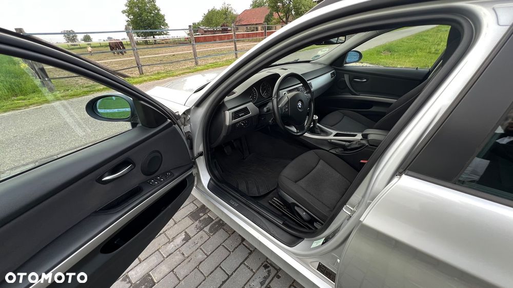 BMW Seria 3 320i - 13