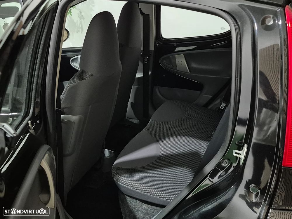 Peugeot 107 1.0 Trendy 2 Tronic - 17