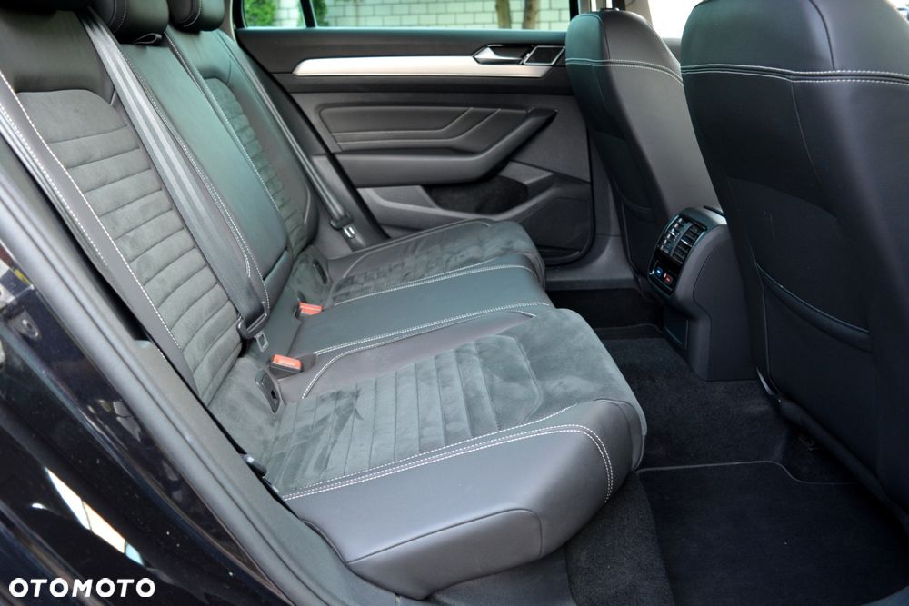 Volkswagen Passat 2.0 TDI SCR DSG Elegance - 24