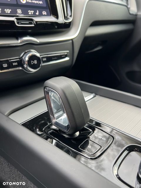 Volvo XC 60 B4 B Plus Dark - 7