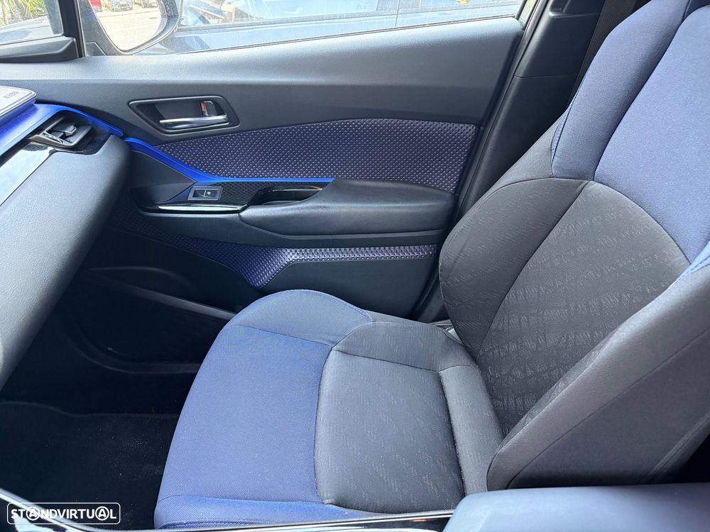 Toyota C-HR 1.8 HSD Lounge — fotografia 11