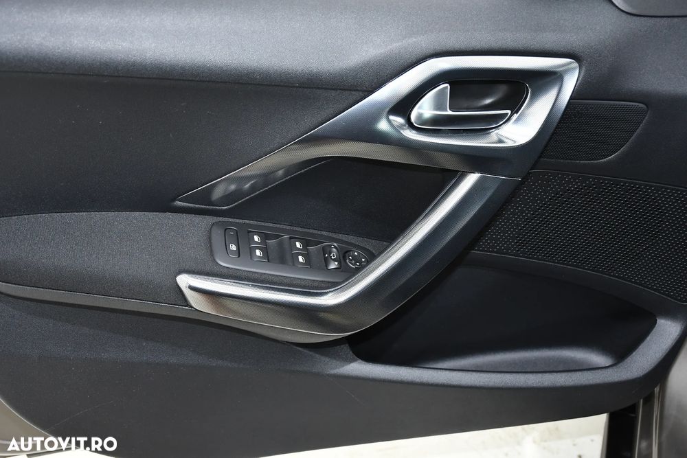 Peugeot 2008 PureTech 82 ETG5 STOP&START Allure - 29