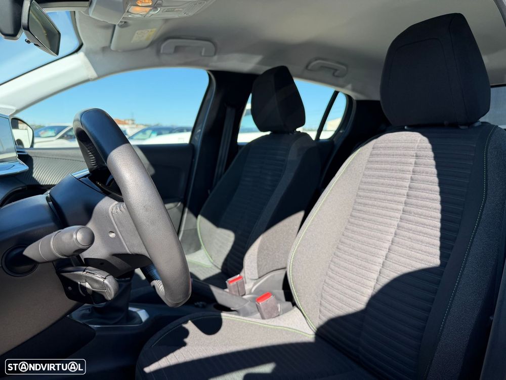 Peugeot 208 1.2 PureTech Active - 12