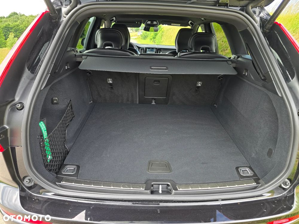 Volvo XC 60 B5 B AWD Plus Dark - 22