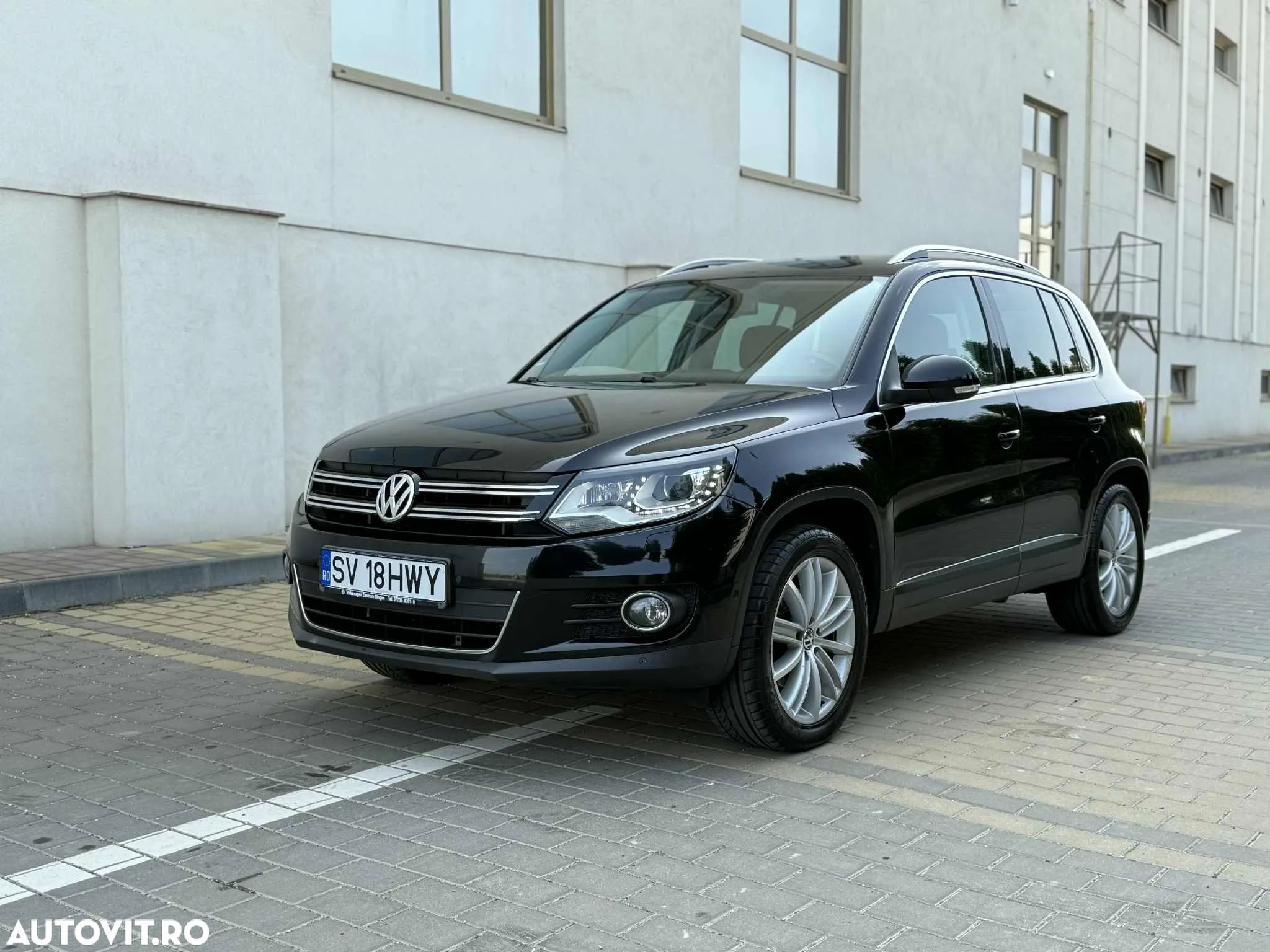 Volkswagen Tiguan - 1