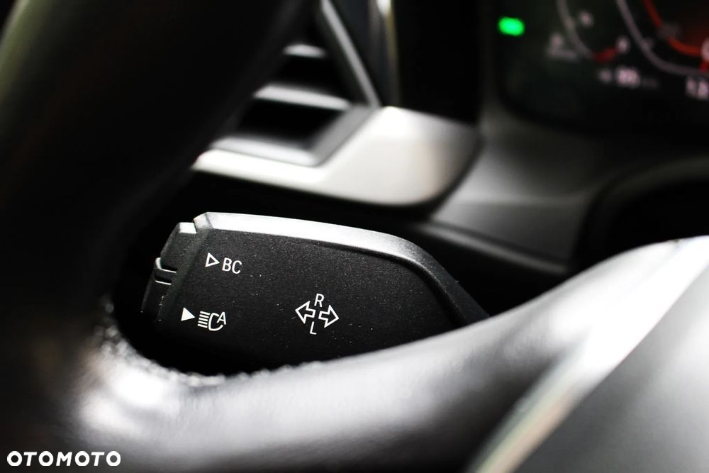 BMW Seria 3 318d Sport Line - 26
