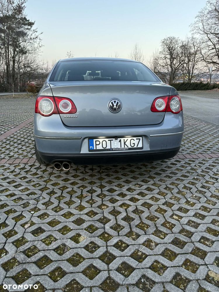 Volkswagen Passat - 11