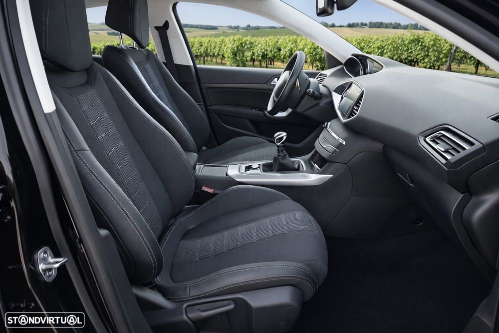 Peugeot 308 SW 1.2 PureTech Allure - 16