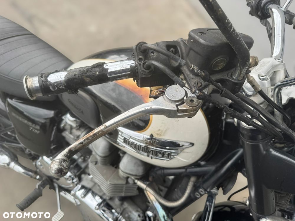 Triumph Bonneville - 13