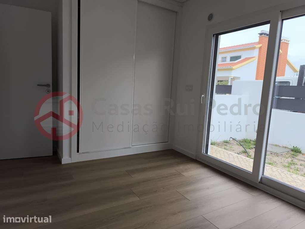 Moradia Geminada T3 de Dois Pisos em Zona Tranquila, Pinhal do General - Grande imagem: 3/33