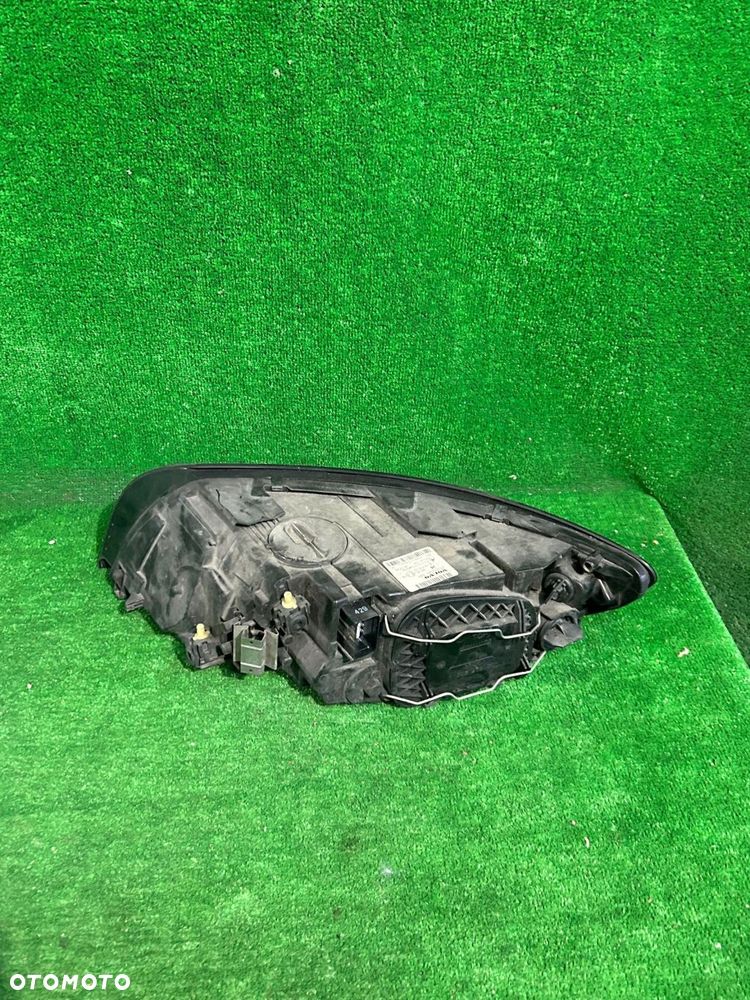 REFLEKTOR PRAWY VOLVO V50 S40 LIFT nr:162 - 4