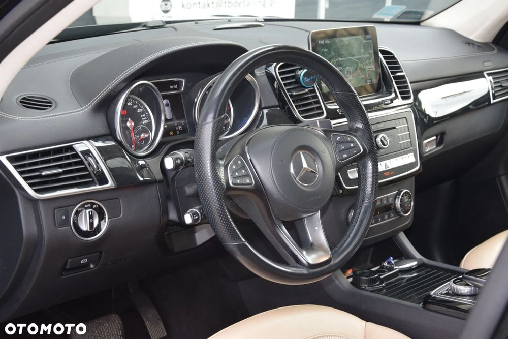 Mercedes-Benz GLS - 13