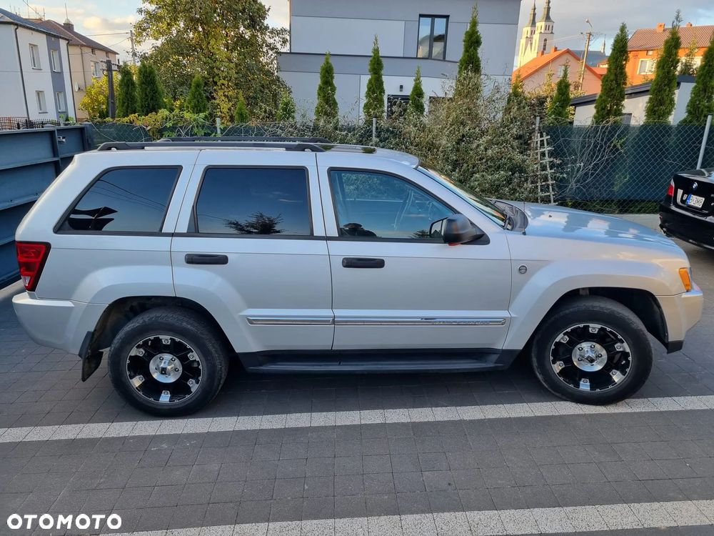 Jeep Grand Cherokee - 22