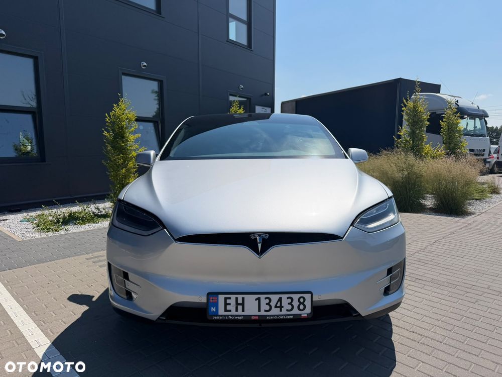 Tesla Model X - 9