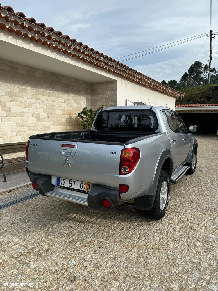 Mitsubishi L200 2.5 DI-D CD Invite AC 4WD - 2