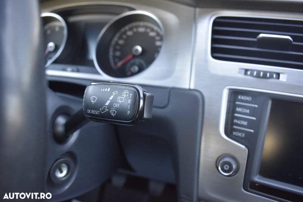 Volkswagen Golf 1.2 TSI BMT Comfortline - 17