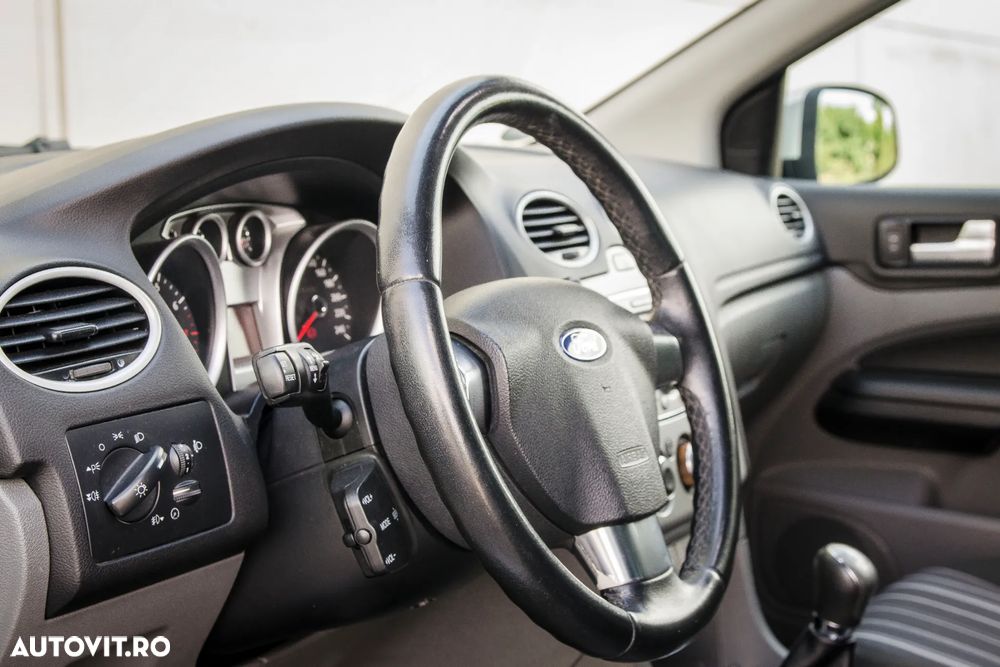 Ford Focus 1.6i Ambiente - 14