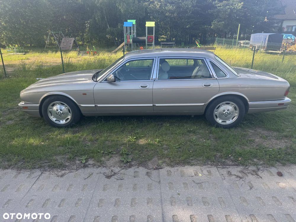 Jaguar XJ - 1