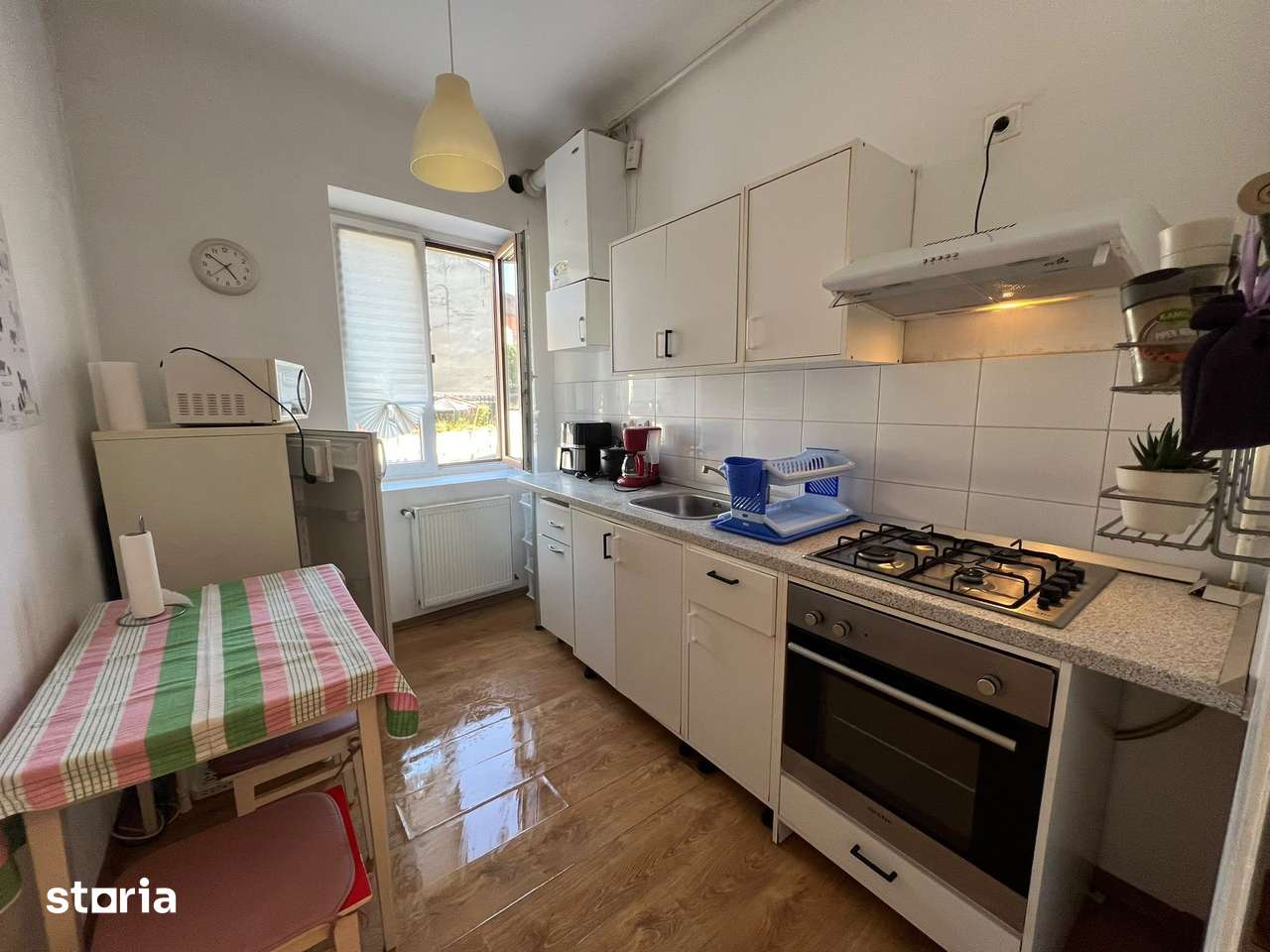 Apartament de inchiriat-2 camere,cu bai proprii,centrul orasului — fotografia 1