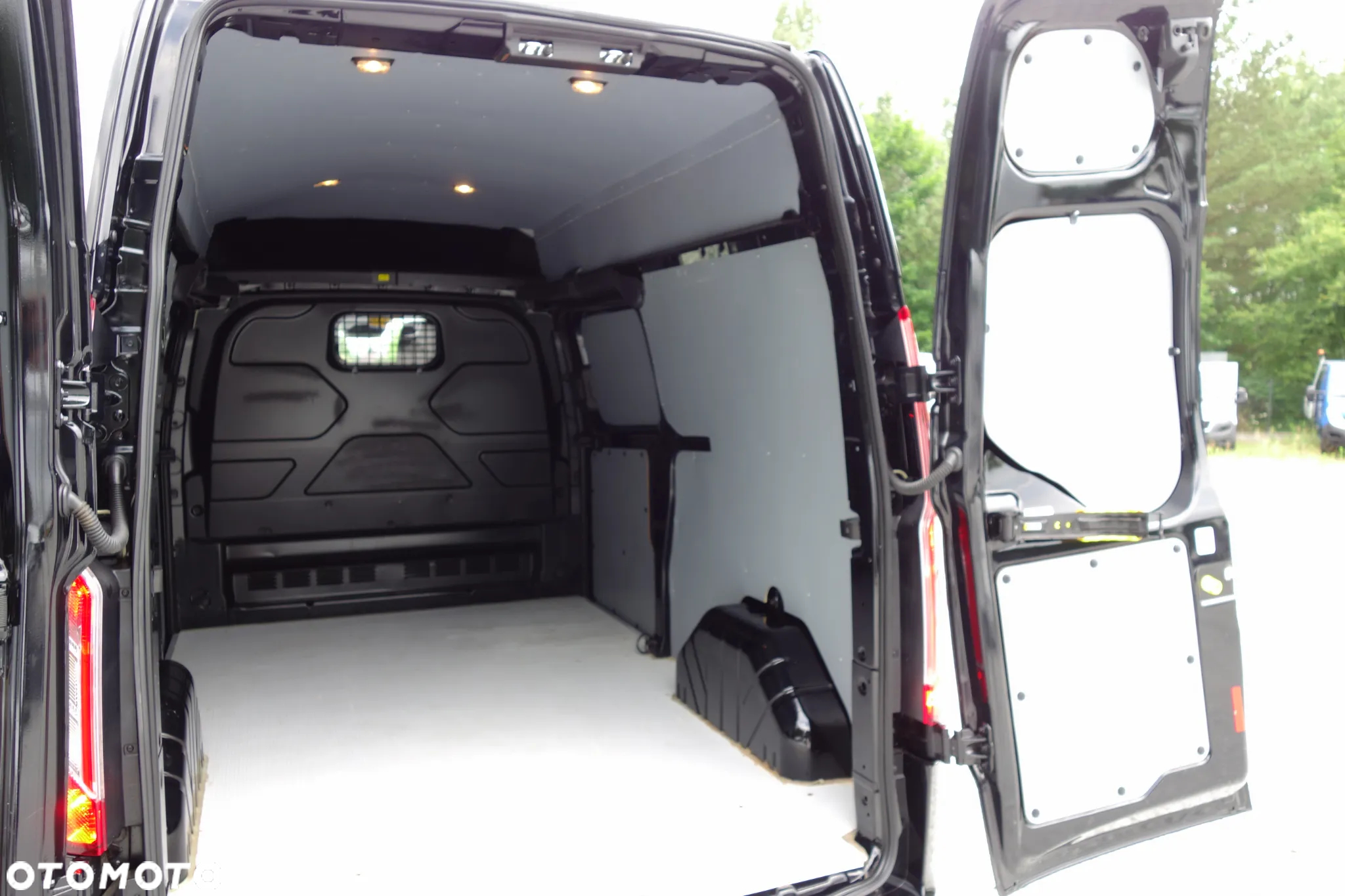 Ford Transit Custom Automat 2.0 Ecoblue 130 KM L2H2 Klima Webasto 2 x Drzwi Boczne - 11
