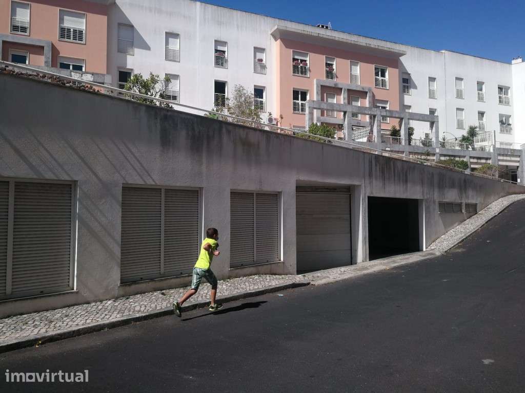 Lugar de Garagem para Arrendamento | Laranjeiras - Lisboa - Grande imagem: 4/8