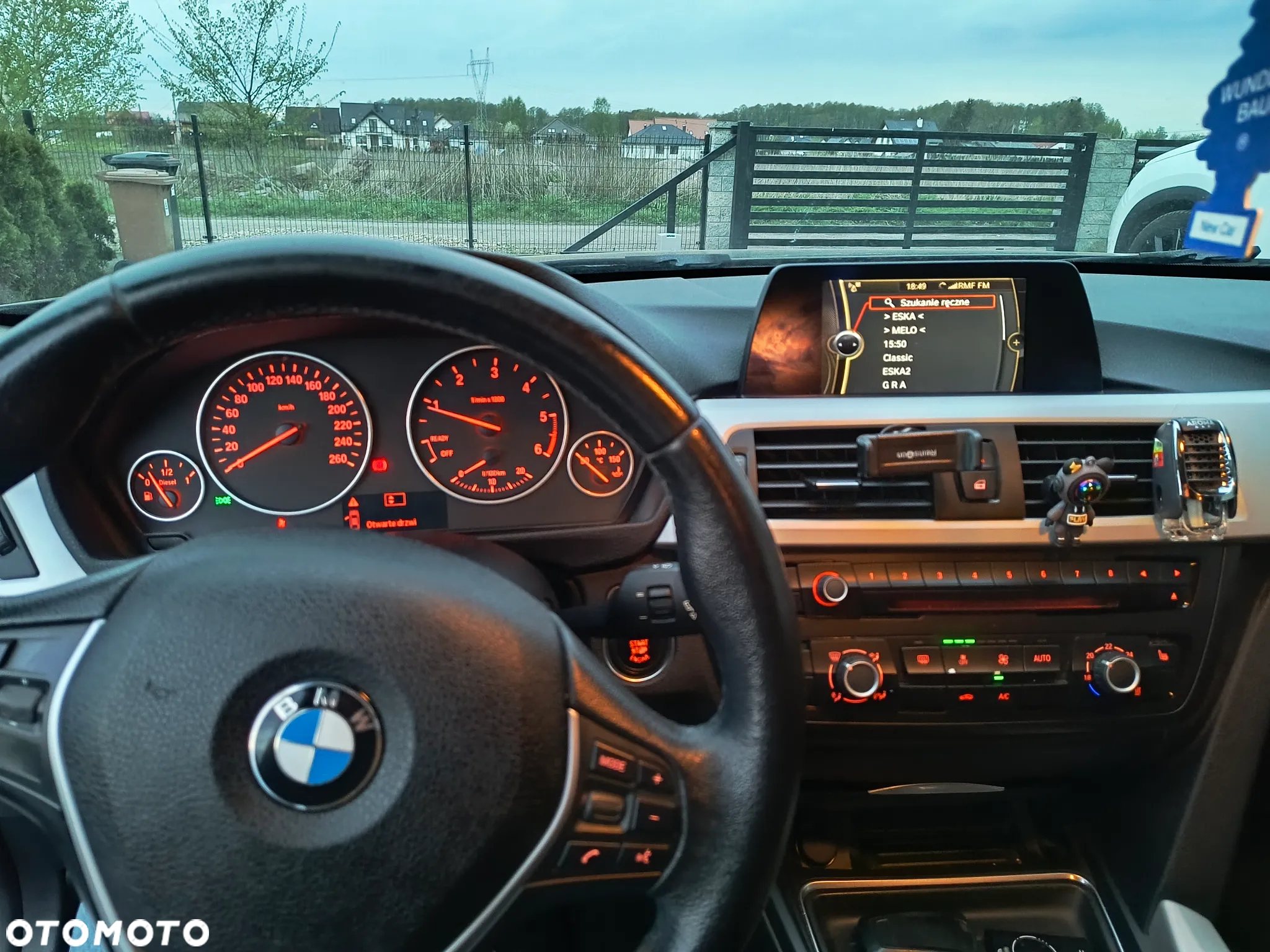 BMW Seria 3 318d Touring - 15