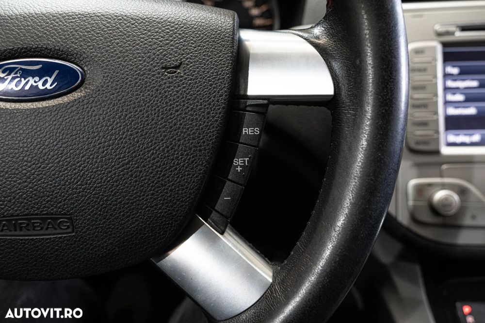 Ford Kuga 2.0 TDCi 4WD Powershift Titanium - 20