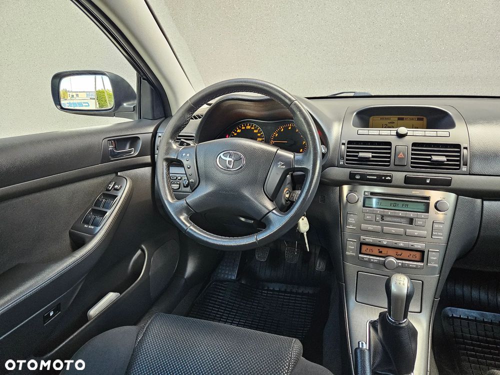 Toyota Avensis - 27