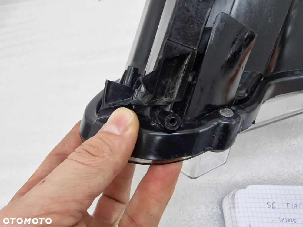 TOYOTA COROLLA E15 LIFT 10- PRAWA LAMPA PRZEDNIA PRZÓD  NR AUKCJI LL59 - 16