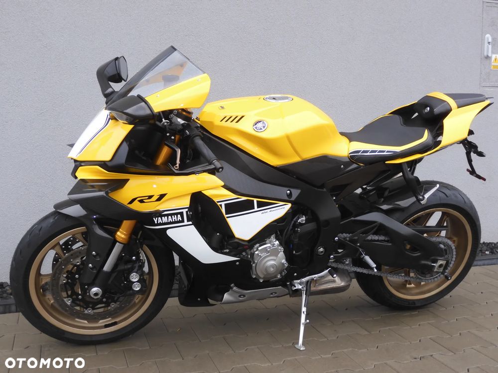 Yamaha R1 - 24