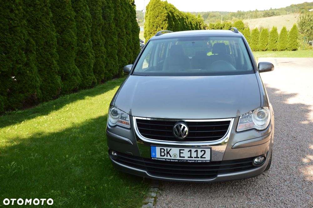 Volkswagen Touran - 12