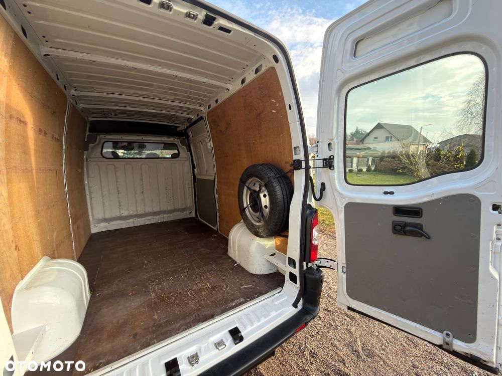 Nissan Interstar - 30