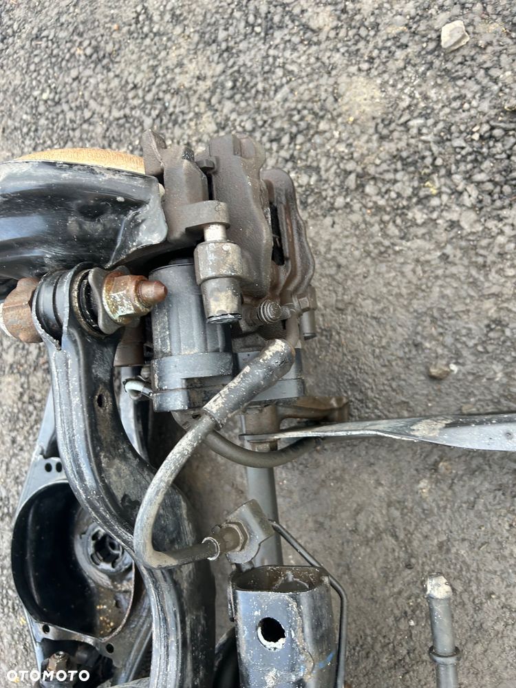 Volkswagen Sportsvan zawieszenie tylne kompletne belka ośka tył zwrotnice bez rdzy - 9