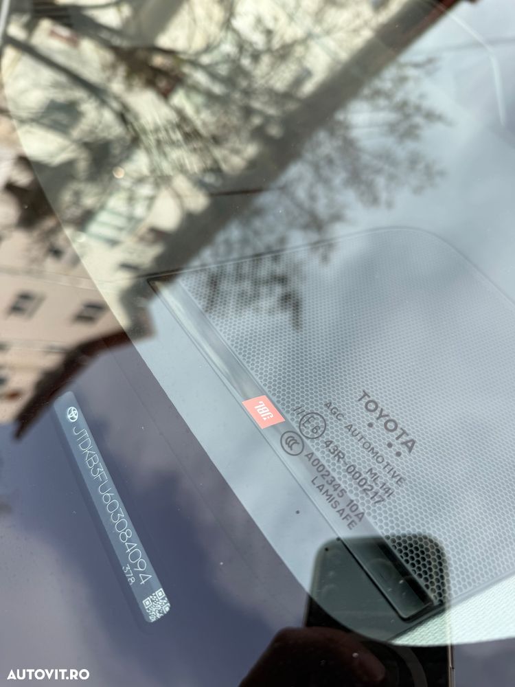 Toyota Prius 1.8 HSD Exclusive Plus - 18