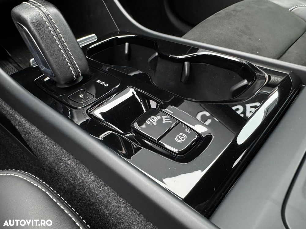 Volvo XC 40 B4 AT8 AWD Mild Hybrid R-Design - 15