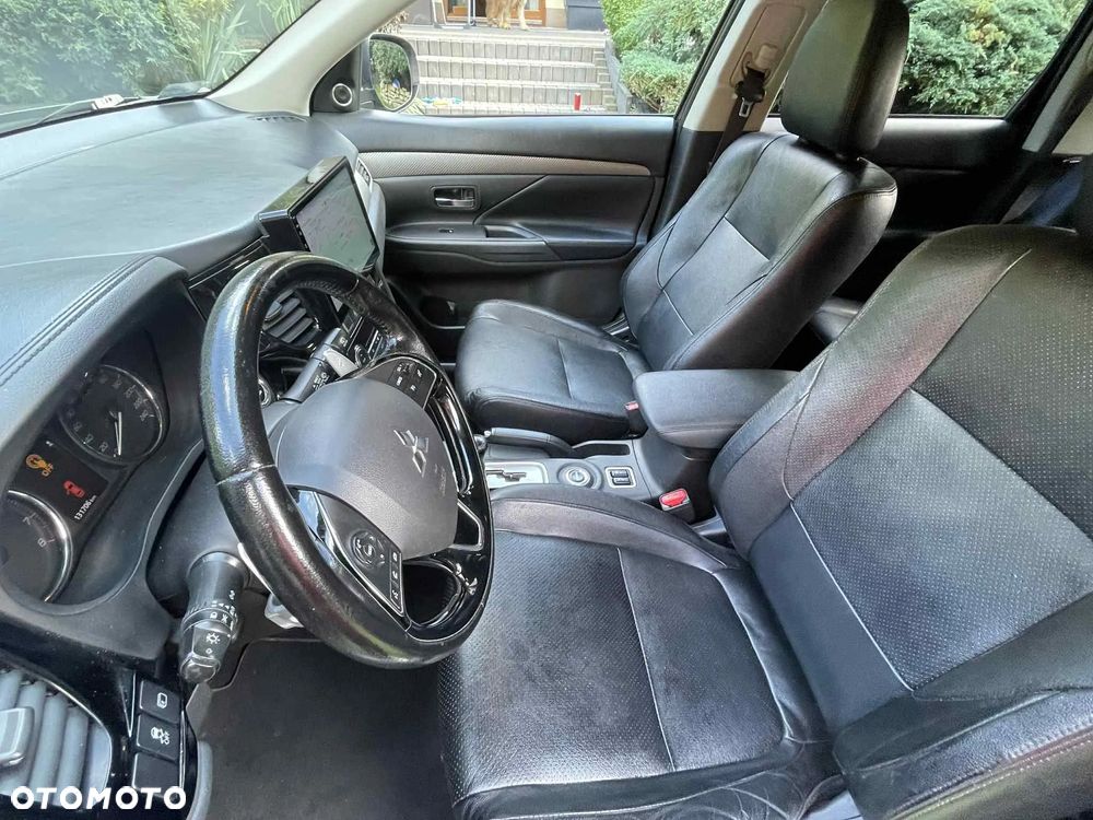 Mitsubishi Outlander 2.0 Instyle Navi 4WD CVT - 9