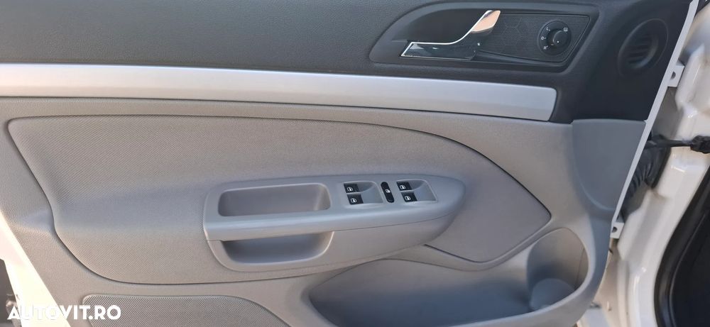 Skoda Octavia 1.8 TSI Ambiente DSG - 5