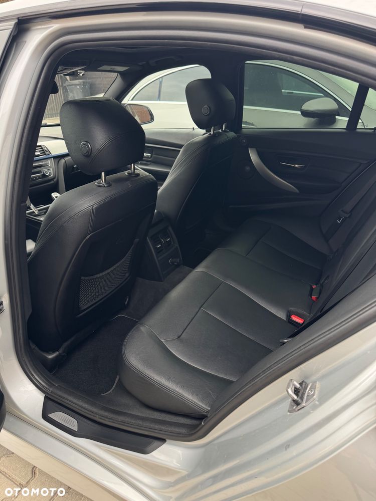 BMW Seria 3 335i - 7