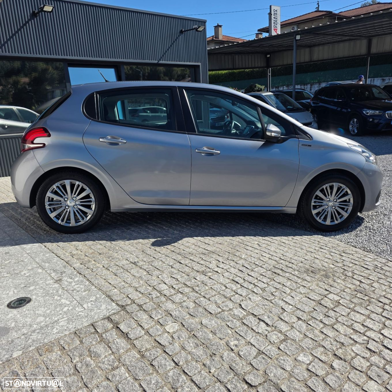 Peugeot 208 1.2 PureTech Signature - 12