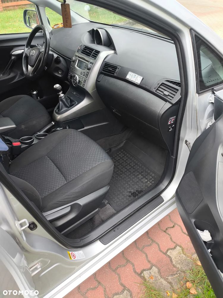 Toyota Verso 2.0 D-4D Luna 7os - 17