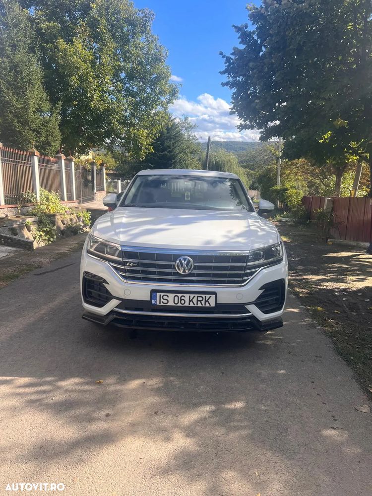 Volkswagen Touareg - 1