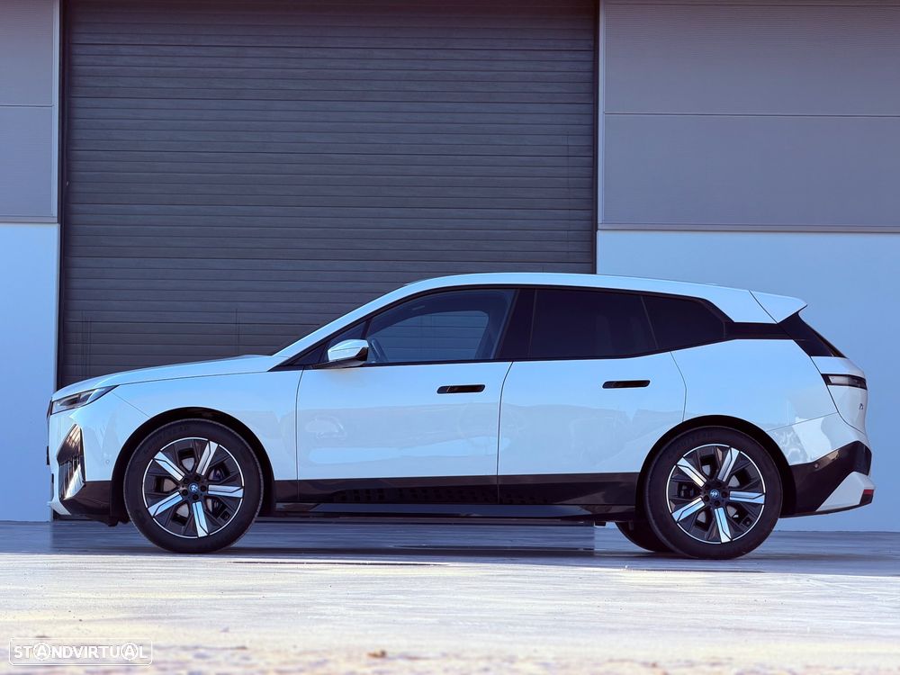 BMW iX xDrive40 - 7