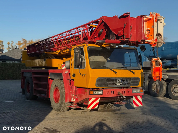 Grove GMK 2035