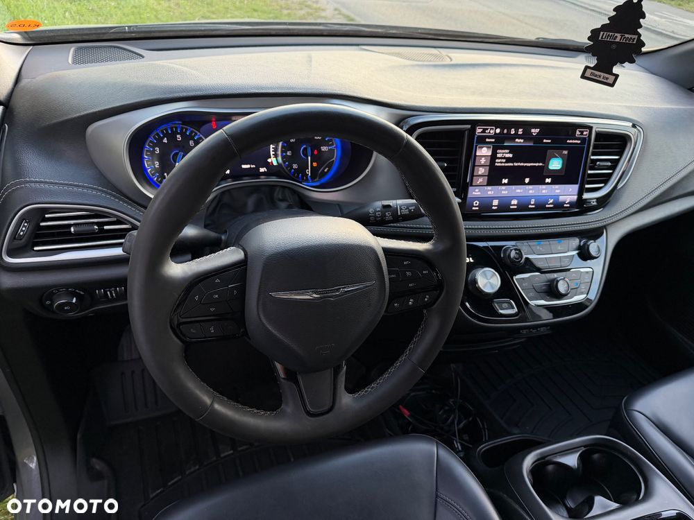 Chrysler Pacifica - 26